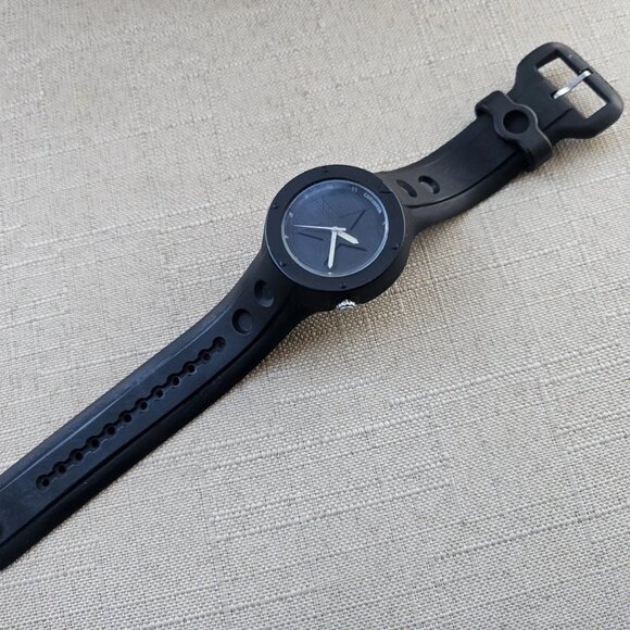 Converse Unisex Wristwatch Black Rubber Strap Sport Analog Wrist Watch - Picture 9 of 12